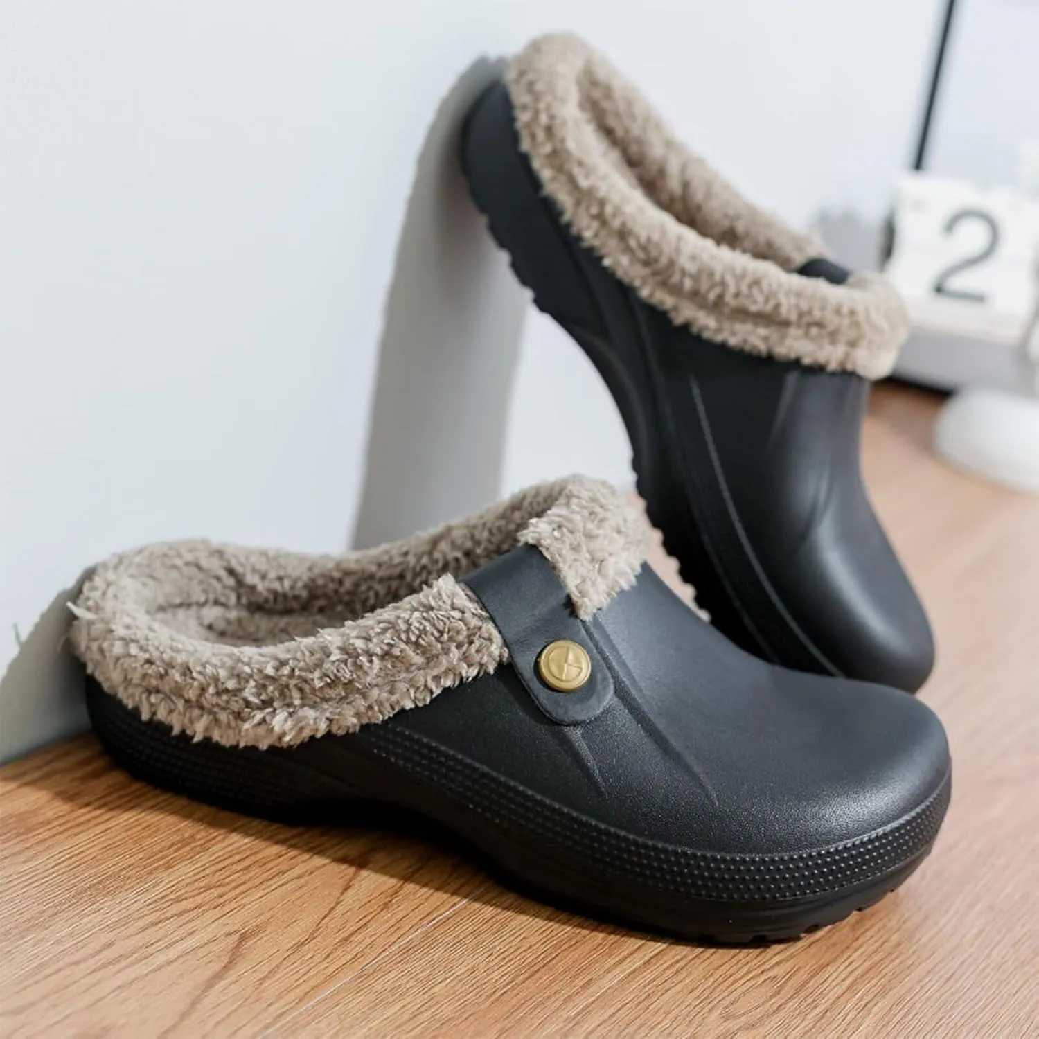 Fur Lined Clogs Waterproof Slippers Fleece Lined Clogs for Women Men Fuzzy Winter Warm Indoor Outdoor Shoes