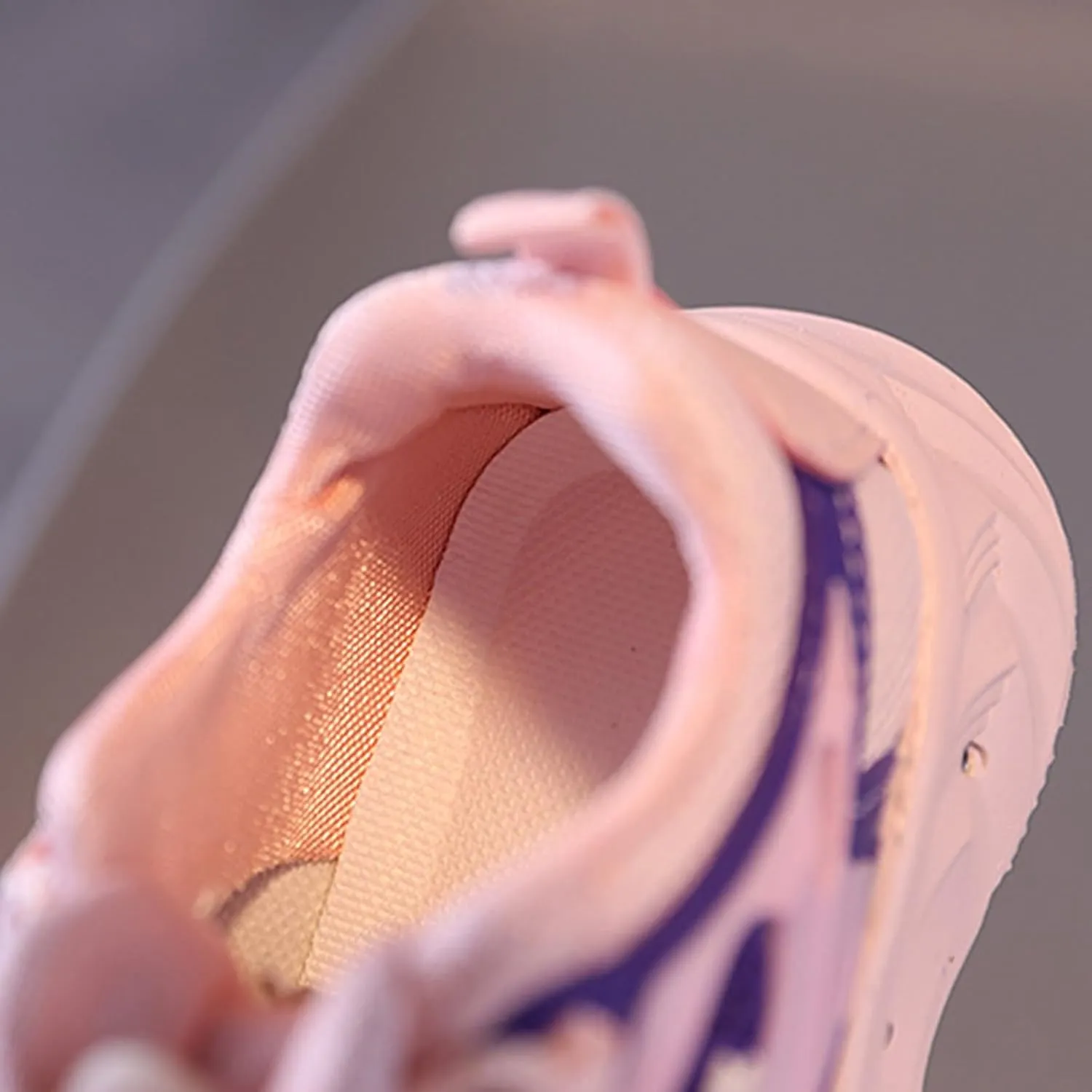 Kids Light-Up Sneakers Flashing Sports Shoes Fashion Glowing Trainer Luminous Running Athletic Shoes for Boy Girl