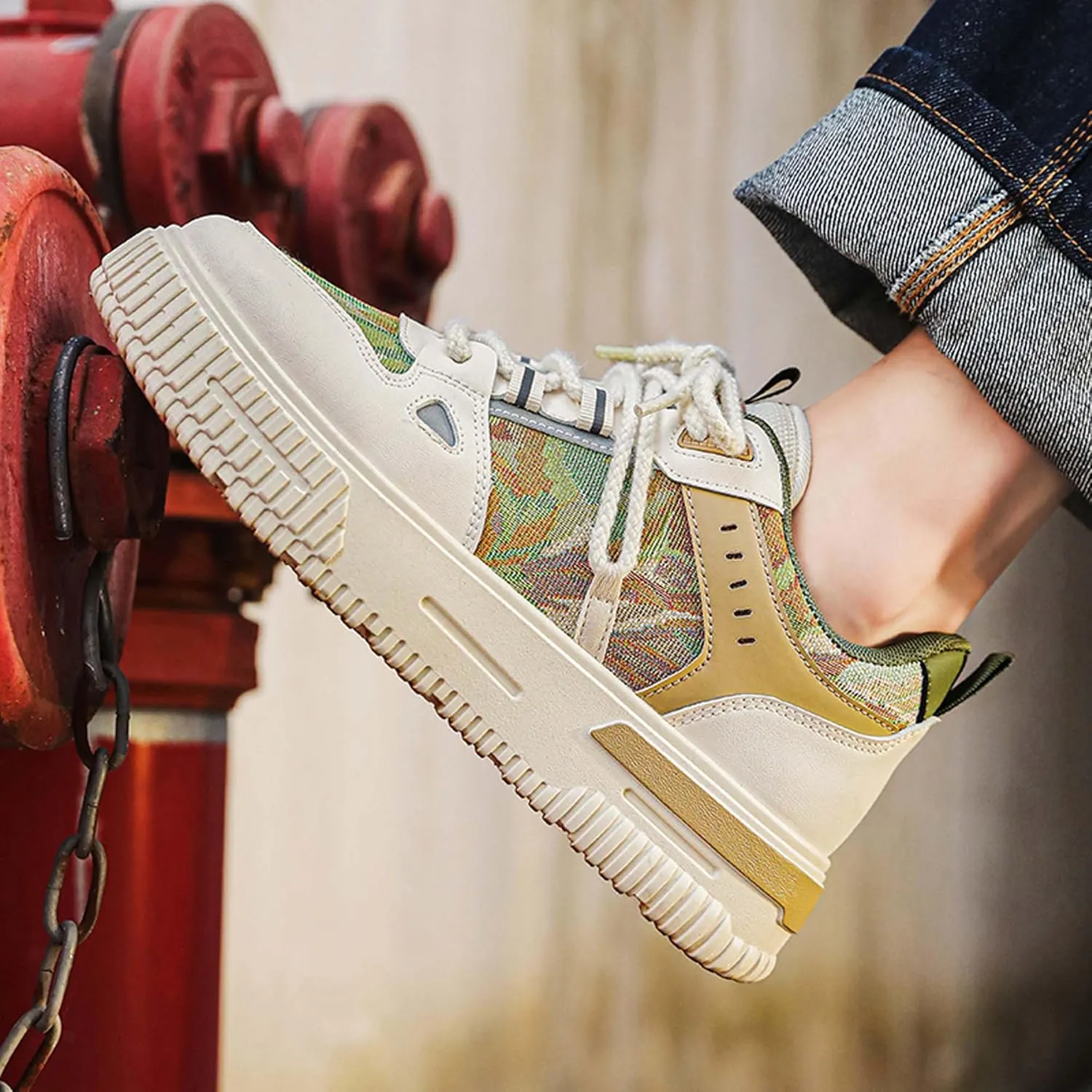 Mens and Womens Anti Slip and Wear Resistant Rubber Soles Skateboard Shoes Tie Up Low Top Casual Sneakers Breathable Thick Soled Walking Shoes Patterned Short Distance Running Shoes